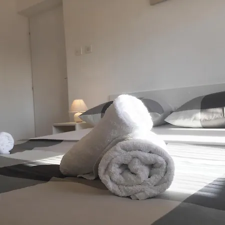 Nina شقة زادار